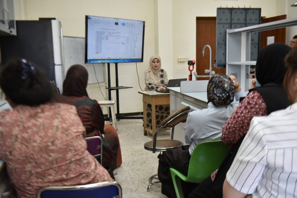 دورة تدريبية بعنوان( تنظيم البيانات الخام ورسمها بعد التحليل الاحصائي) نظمتها وحدة التعليم المستمر بالتعاون مع قسم علوم الحياة3