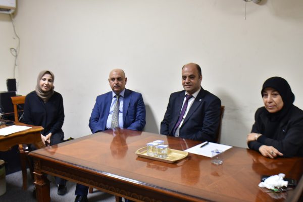 السيد مساعد رئيس جامعة بغداد للشؤون العلمية في رحاب كلية العلوم للبنات 3