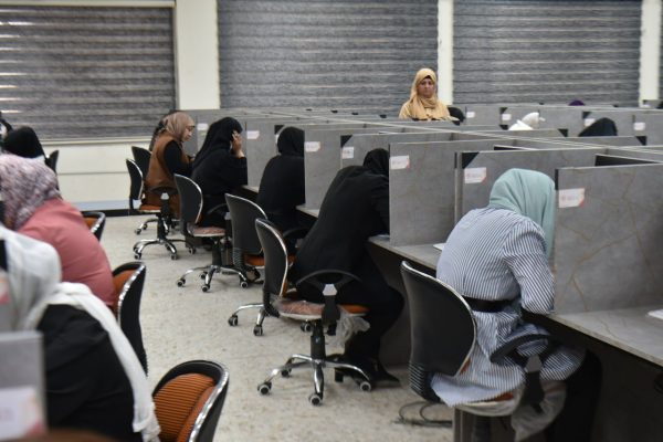 جولة تفقدية للاطلاع على سير الامتحان التنافسي للدراسات العليا (الماجستير والدكتوراه)2