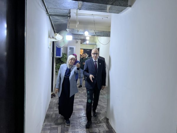 رئيس جامعة بغداد يتفقد كلية العلوم للبنات2