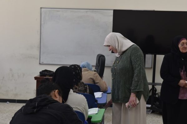 جولة تفقدية لامتحانات الفصل الدراسي الأول لطالبات المرحلة الأولى2